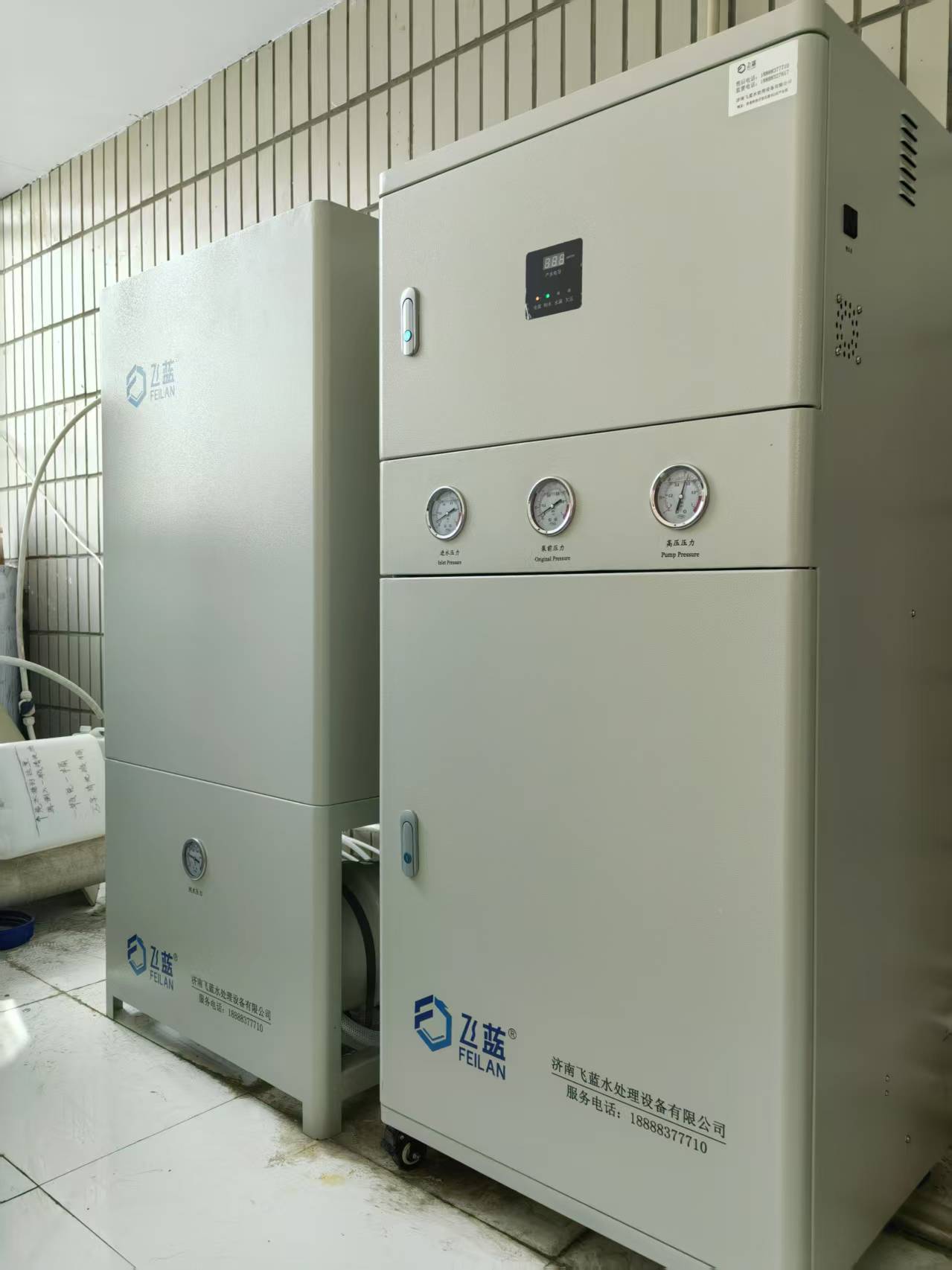 济南市某医院医技楼检验科300升水机安装完毕