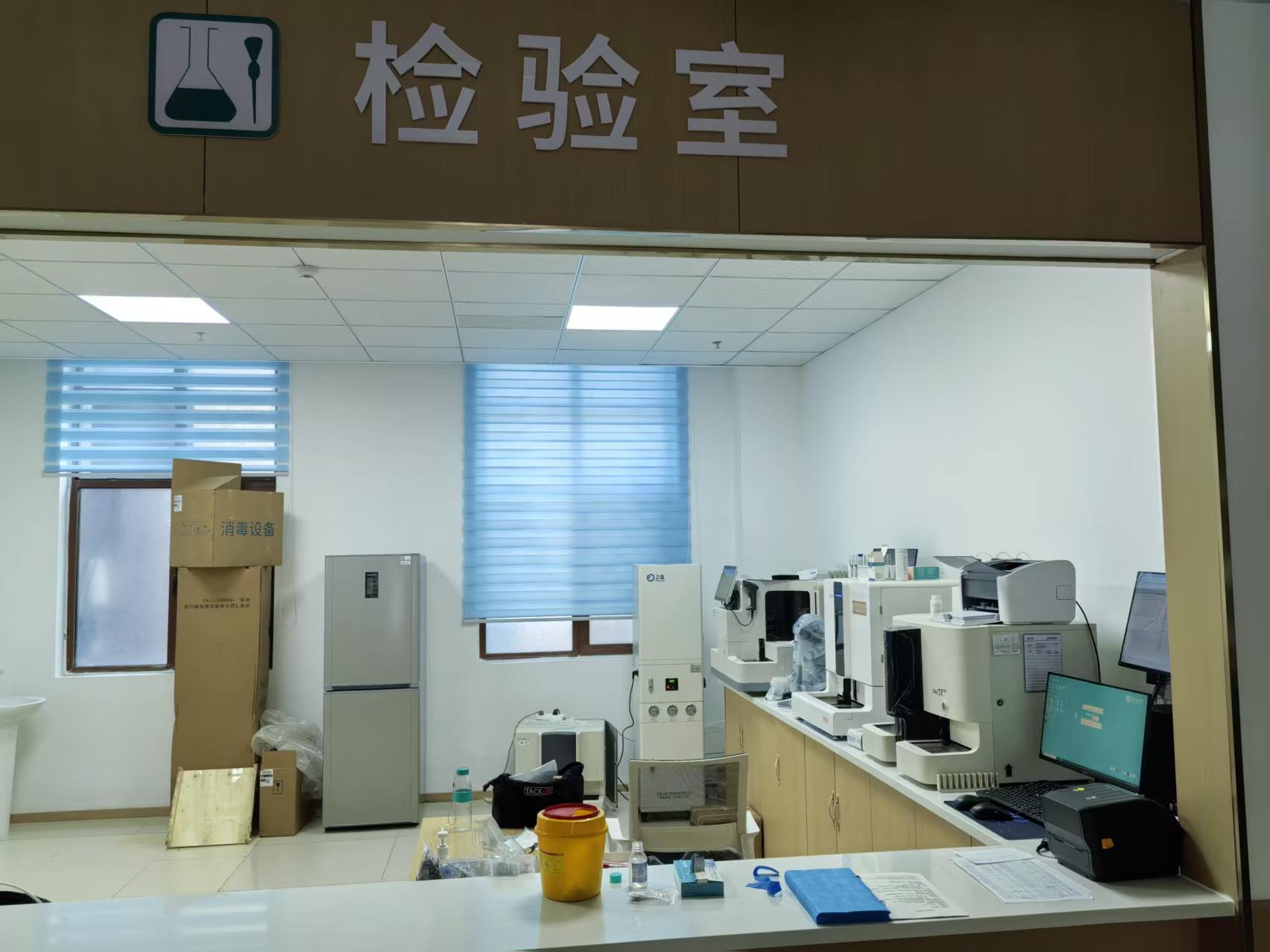 检验科数据反复波动？飞蓝纯水机守住水质底